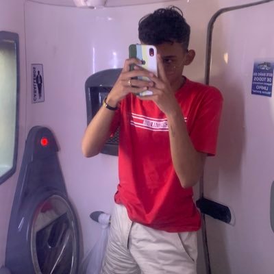 _khlp220's profile picture. my traumas, my jokes:3