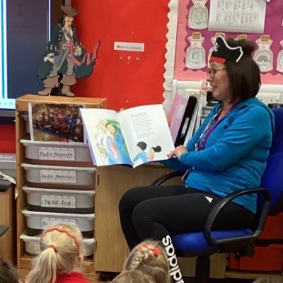 (BA) Primary studies with QTS USW Class of 2021👩🎓Year 1 teacher in Wales. 👩🏫Lover of books, Am Dram, family, 80s music and the great outdoors! 📚🎭👬🌳🎶