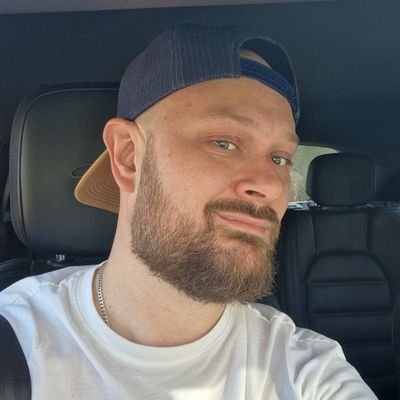 Huge #LUFC, Tampa Bay Buccaneers fan and injury prone american footballer. Insta: Mattlufc86 ( it's basically pictures of my dog)