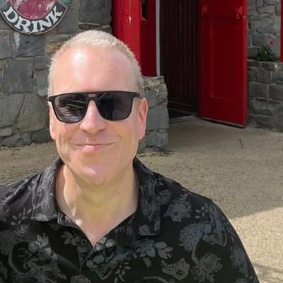Husband, dad, music obsessive deranged for Rock & Roll, lover of dry humour, underdogs, history, and good Coffee. I shop at the leftorium