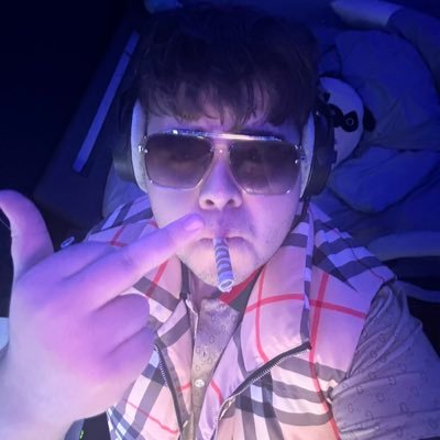 🇲🇽 18 | @Twitch Affiliate | @YouTube 14.1K | #1 Troll | Discord https://t.co/2mbe4adq3v |
