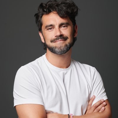 Novelas: “Construcción de la Mentira”, “El punto de no retorno”, “Extranjera” Teatro: “Cómo provocar un incendio”