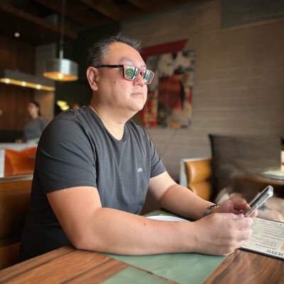 Filho amado e servo do Deus vivo. Pai da Duda, do Hachi e da Nhô Sorvetes.