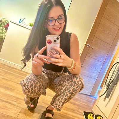 beckicee's profile picture. Drama facilitator and vocal coach. Secondary Drama teacher in training. She/her. 🖤👩🏻‍🏫🥰