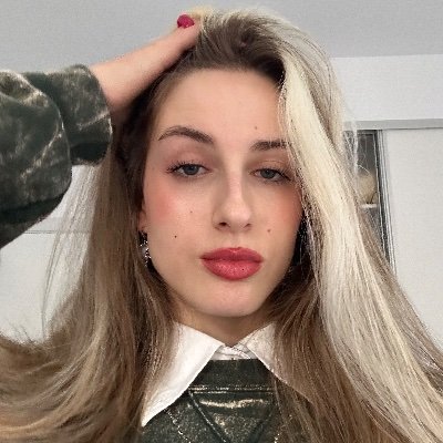 CrendeLucia's profile picture. 