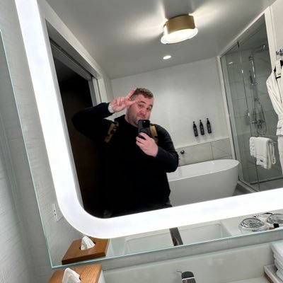 notnotefox's profile picture. I like people, places, and things, but only speak for myself and not the trees 🏳️‍🌈 / ♐️