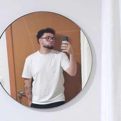 lugarzinho pra postar meus pensamentos pensantes.