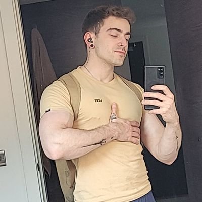 Here to enjoy life and have a good time.
Italian 🇮🇹 but live in the UK 🇬🇧
I'm a huge geek, LoTR, Dune, Videogames. Bi. No PPVs on OF 😌