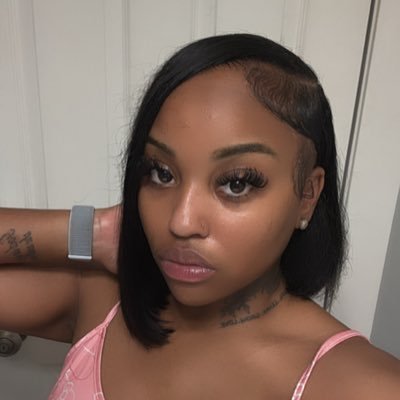 Fashion Designer |Hairstylist | Podcast BiggBoss Status👸🏽 Founder of : @trap.handcustoms 🧱