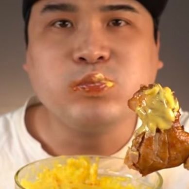 떵개는 먹을때가 제일 귀여워 *떵개 먹방 영상 추천은 DM으로 받고 있습니다. 최대한 확인하겠으나 전부 올려드리긴 어려울 것 같습니다ㅜㅜ / 인용으로 악플 달지 말아주세요.*