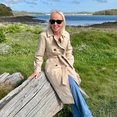 Amanda Lloyd Profile