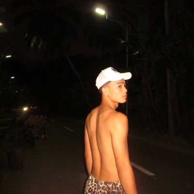 aypagbuottt's profile picture. 