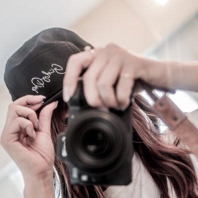 何でも屋ダンサーの映像制作垢/#ロードバイク女子/YouTuber/canvaを仕事で使い倒すフリーランス🫧職歴:大卒後大手広告代理店→夢を追って転職するも泥沼みたいな違法地帯な職場で10年のちめでたく退職。 夫が独学・副業から映像始めて今に至る。しぶとさがウリ。 Luminer とかcanva が趣味。