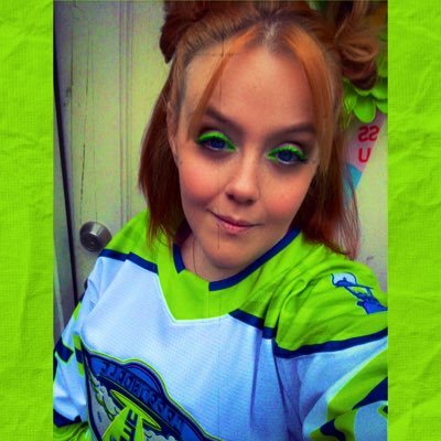 Mastered Community Chest Player 🛸 °Hockey is Life🐧-Elder Emo 🤘🏼- WIFE- Sims & DLV Addict .°