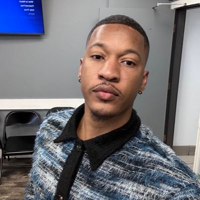 dbro800's profile picture. starting over. chicago 📍 1906.
