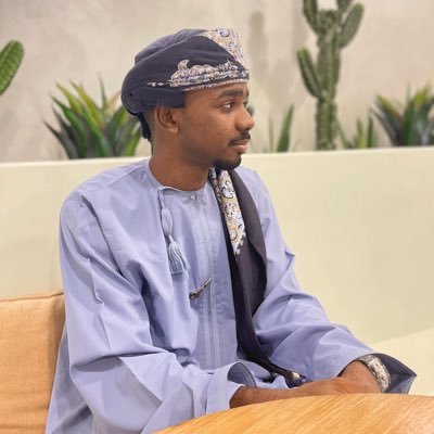 من تضعه فوق قدره فتأكده انه سيضعك دون قدرك