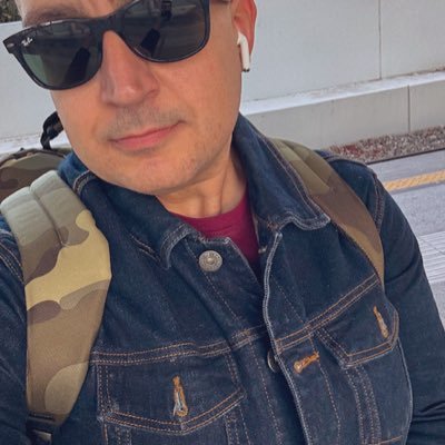 Star Wars fan,Marvel fan,μεγαλος νερντουλας και αθεράπευτα ρομαντικός….το σύμπαν ξέρει και εγώ το εμπιστεύομαι…