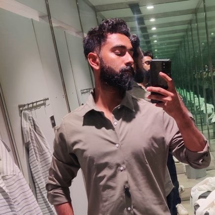 vinit_tamoli's profile picture. Senior Software Engineer | Investor