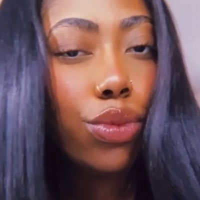 Shannelsaraton's profile picture. DM for Promo & Replies 📩🧵