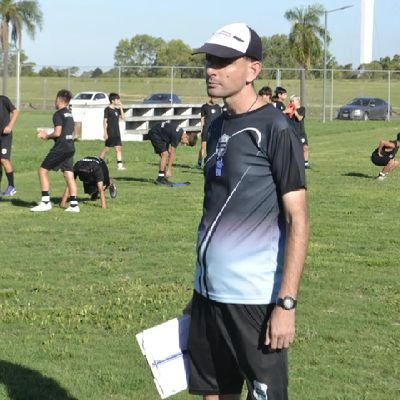 Periodista Deportivo y Entrenador Nacional de fútbol ATFA
DT en Infantiles de Dep. Riestra⚽️
Estudiante de Gestión Deportiva📖