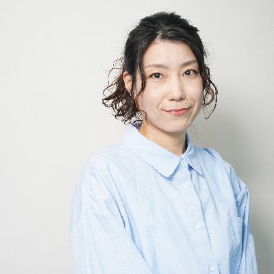 幡多弁演劇ユニット『ばぶれるりぐる』主宰、作家、役者。 高知県土佐清水市出身。標準語、大阪弁、幡多弁で脚本書けます。第26回劇作家協会新人戯曲賞受賞。2020関西演劇祭ベスト脚本賞受賞。「日本の劇」戯曲賞2022最優秀賞受賞 ご依頼👉babureruriguru@gmail.com