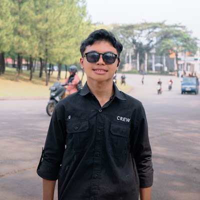 Adhietyaa_'s profile picture. 