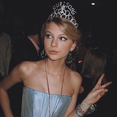 N1_evermorefan's profile picture. OG Swiftie since ‘06 🫶🏻 Red/Evermore stan 🤎🍂