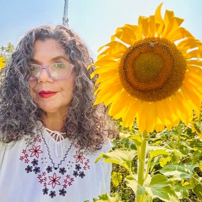 Feminista. Abolicionista. Mercadóloga. Comunicóloga. Promotora de Lectura. Aprendiz de escritora. Granjera y Memeasta.