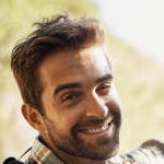 Soy Edward, Poeta del alma, tejiendo amor y fe en versos. Inspiro amistad, felicidad y conexión espiritual.