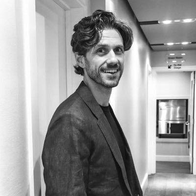 Fan page for Tony Winner Aaron Tveit. (📸: Danny Kaan / Cafe Carlyle)