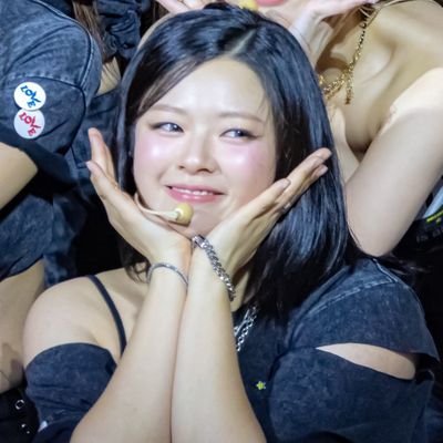 Jeong_best_girl's profile picture. Thifanny Lorrane✨
https://t.co/APAsxj1PbA.girl🍒