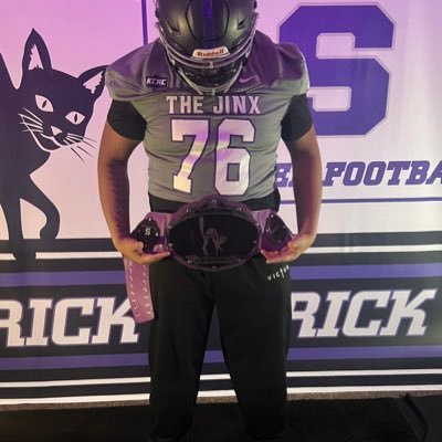 jayelyn92's profile picture. 6’2   295 OL @builderfootball