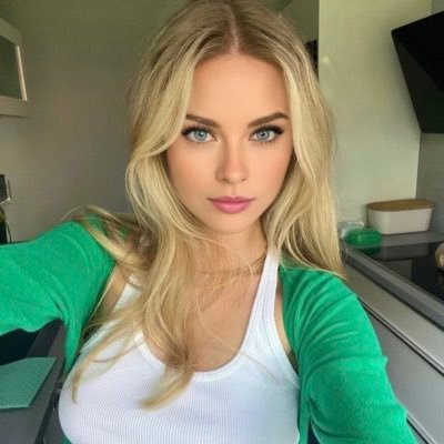 Daniellabr34503's profile picture. 