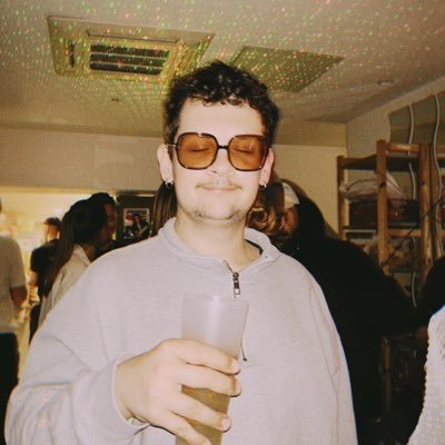 flrndgst's profile picture. autumn fanatic. 🍂