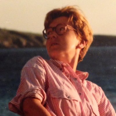 Profesora. Filóloga, Periodismo Digital. English and Spanish.Fundadora de Amigos de los Animales. 🇪🇸🐾🐾