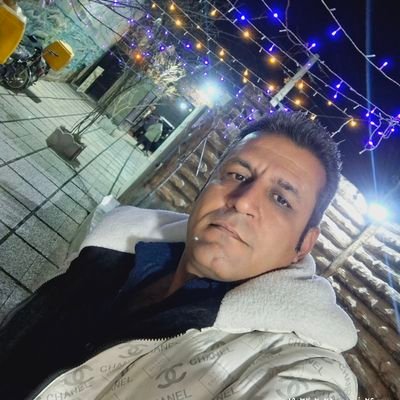 دهه شصت . پرسپولیس .منچستریونایتد .فوتبال . چای تلخ . شیرینی تر . دریا . آهنگ یکی را دوست میدارم بانو هایده . https://t.co/cfY0hs980o