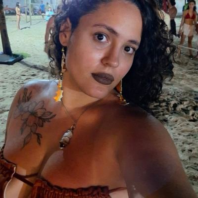 Surda Oralizada/ PCD auditiva.
Amo porquinhos da índia, livros, assistir séries e filmes.