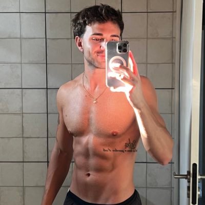 Hi I come to fulfill your morbidities, Active male 😈, Massive dick and I know how to use it 🍆 🔥🥵https://t.co/Dra35M3IwR