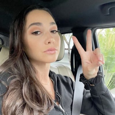 Simple, honest and loyal😘🥰🥰.... Dm me if youd wanna know more about me 🥰