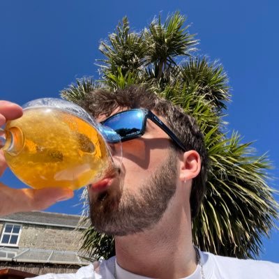 alex rice , rishi patel, eoin toal enthusiast. Real ale for Real men. Bring back chest hair #BWFC #TTID 💛💙 #UTB ❤️🖤