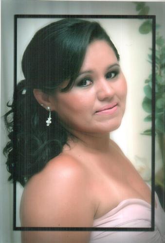 Sou uma pessoa que se encanta com a vida e aprende com os próprios erros Sei que ñ sou perfeita + são as minhas imperfeições que mim faz ser ÚNICA!