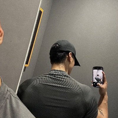 ni_ke85708's profile picture. 外向的孤独患者
直男，你妈的gay别来烦