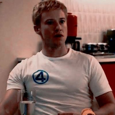(3/4) ➣ ¡Llamas a mí! 🔥 | Miembro honorario de los 4F •| GAY | El tío más cool, el chico más candente ៚Susan's bro. #FreeRol #Sexrol