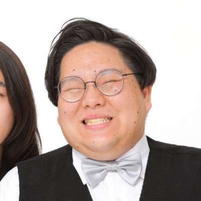 サンミュージック所属1年目、芸歴4年目の芸人です! 激デブ(120kg) 芸人ラジオ(週40h以上)/the band apart/the pillows/MOTHER/ロックマンエグゼ/逆転裁判が好きです! ギターと歌で作詞作曲できます オファー・ご予約はリプライかDMへ📩 相方→ @tsunatsunamori