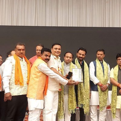 MCA (MasterComputer),working in MNC company Bangalore, Social worker, Swayamsevak RSS Org , Member of Abhyudaya NGO (socially deprive), Samrtha Bharat.