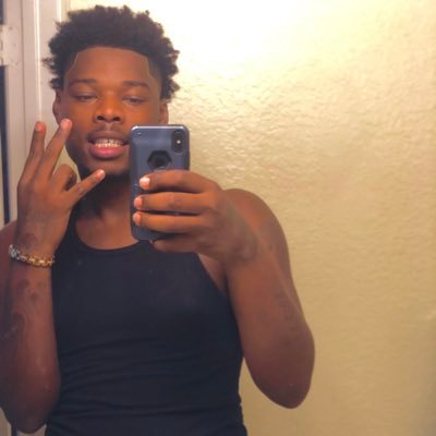 shxtzz2x's profile picture. follow me let’s go crazy y’all fwm 😌