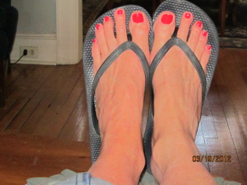 Love Josh Groban and DMB. And flip flops. My family, too.