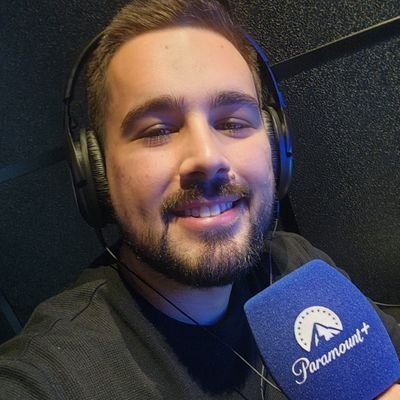 Jornalista pela PUC-Rio. Pós-graduando em jornalismo esportivo pela Cásper Líbero (SP). Narrador e repórter.