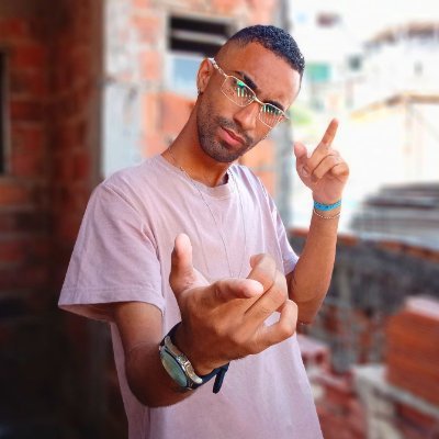 ( Página Oficial do Cantor ) 😜🥇
🎤 Cantor & Compositor
- O NOVO HIT DOS PAREDÕES 🔊🔥
🙇🏽♂️ Deus está sempre no controle
🔗 Acesse o meu link: ⤵️