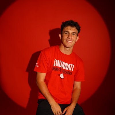BatesKeslar's profile picture. Student at the University of Cincinnati | 📸🎥: @gobearcats 🎨: @gobearcatsmbb
